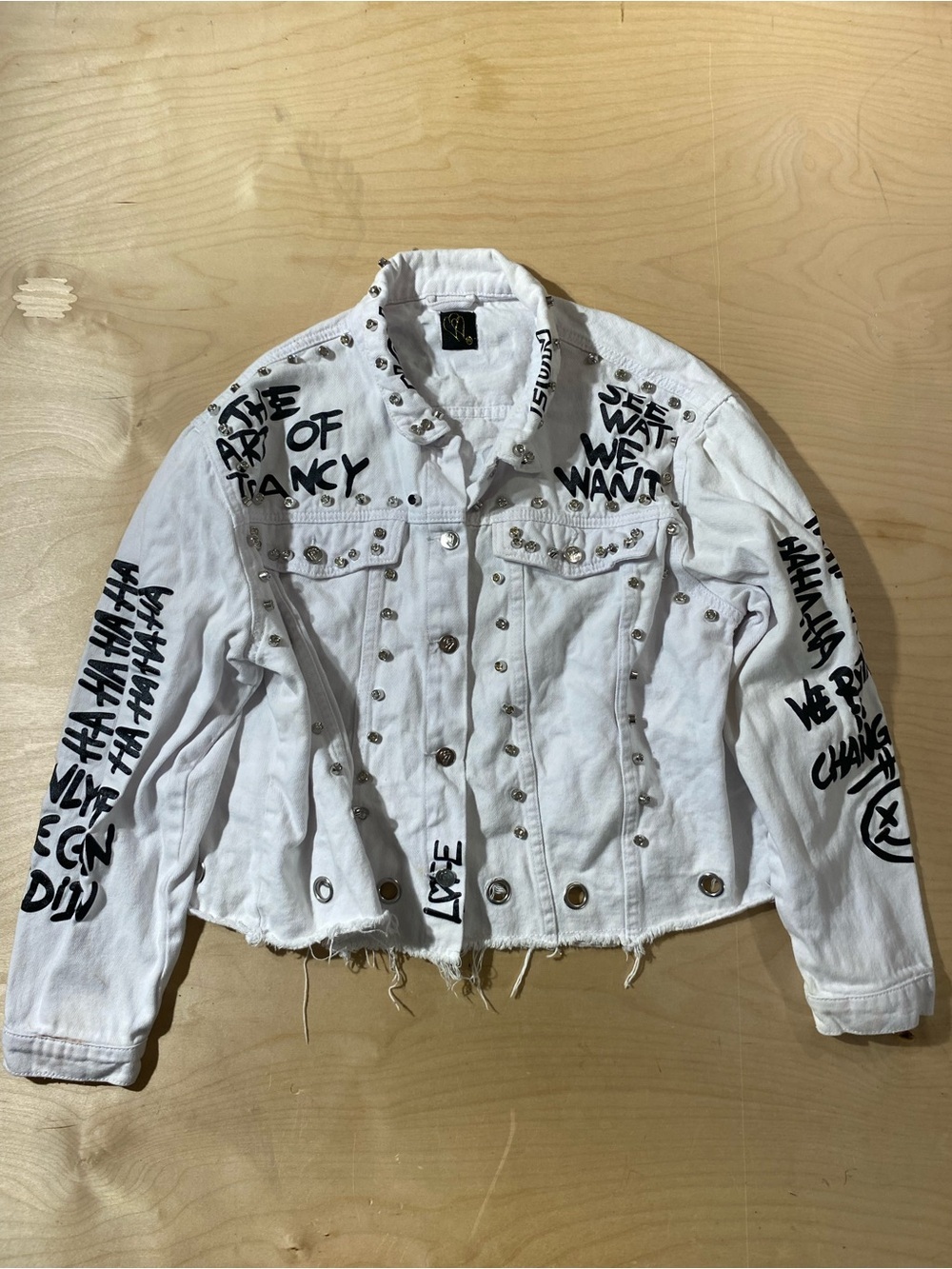 White Studded Graffiti Denim Jacket - Unbranded  1XL (SI)